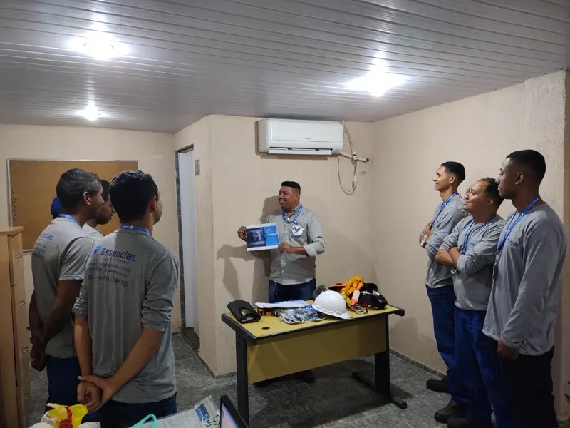 Treinamento da equipe própria e uniformizada da Essencial Saúde Ambiental